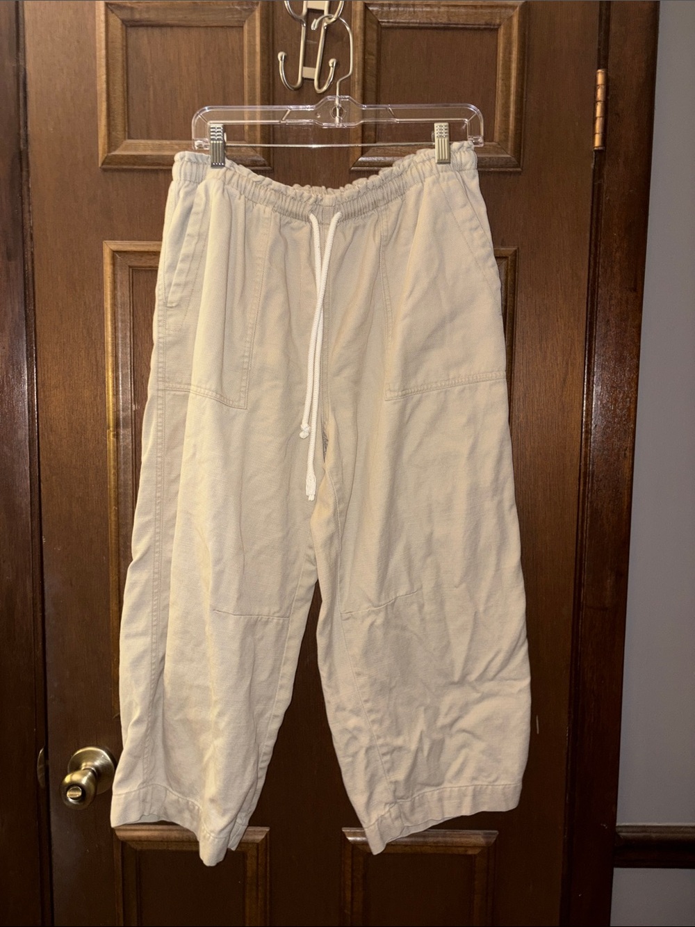 Old Navy Cream Drawstring Crop Sweatpants